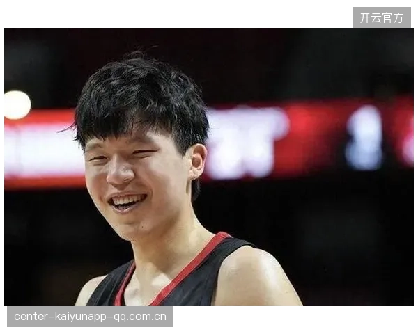 刚获主帅表扬的杨瀚森，为何12分钟3次犯规后被打回低迷档？
